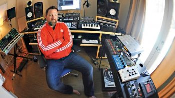 Future Music FM220 In The Studio With Claude VonStroke TUTORIAL screenshot
