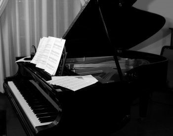 Skillshare Playing Major Arpeggios: Learn them in the correct way and improve your piano playing TUTORiAL screenshot